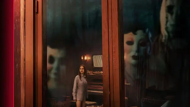 eminmaster.com, Jakarta The Strangers: Chapter 1 adalah yang pertama dari trilogi remake The Strangers, menghadirkan teror invasi pembunuh tahun 2008 ke khalayak modern. Waralaba ini didasarkan pada premis yang sederhana namun menakutkan, dan ini menguntungkannya.